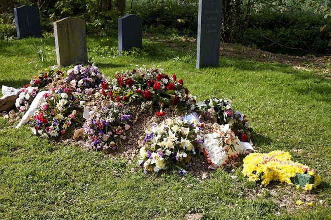 Church_of_St_Mary_Magdalen_Laver_Essex_England_-_new_grave_with_floral_tributes